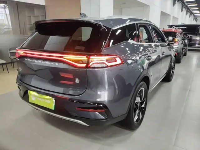 BYD Tang — Фото автомобиля 6