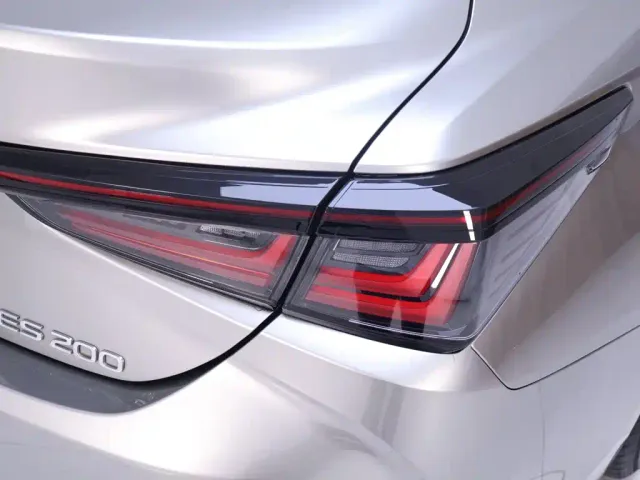 Lexus ES — Фото автомобиля 9