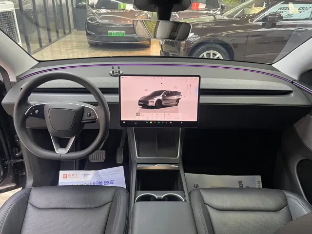 Tesla Model Y — Фото автомобиля 15