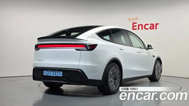 Tesla Model Y — Фото автомобиля 2