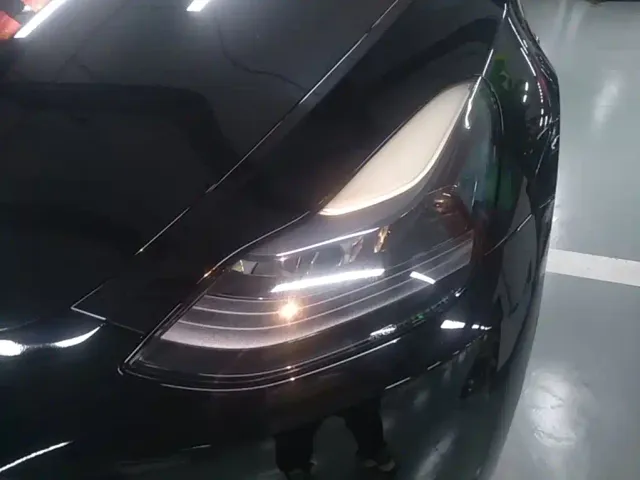 Tesla Model Y — Фото автомобиля 23