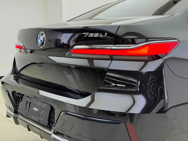 BMW 7 Series — Фото автомобиля 13