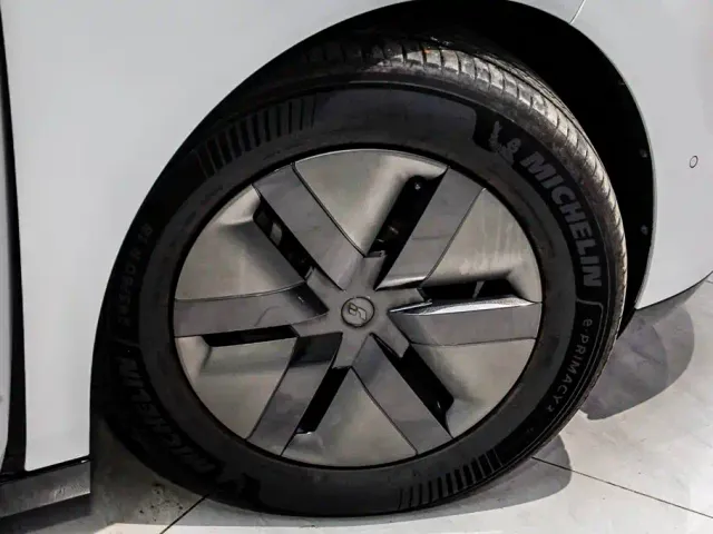 Li Auto MEGA — Фото автомобиля 30