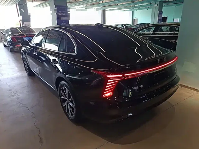Hongqi H5 PHEV — Фото автомобиля 4