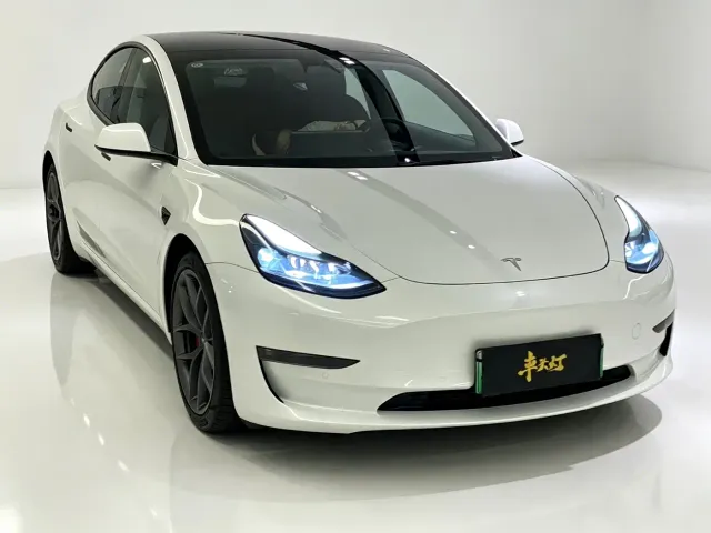 Tesla Model 3 — Фото автомобиля 3