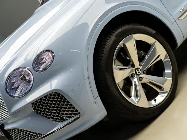 Bentley Bentayga — Фото автомобиля 2