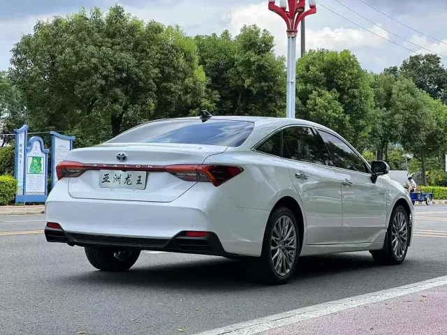 Toyota Avalon — Фото автомобиля 6