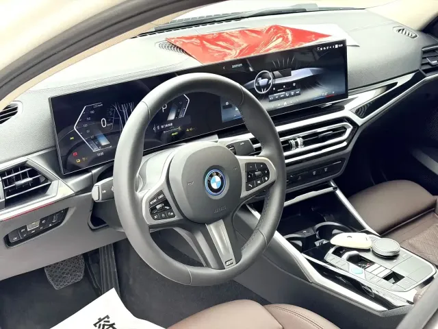 BMW BMW i3 2024 eDrive 35 L — Фото автомобиля 6