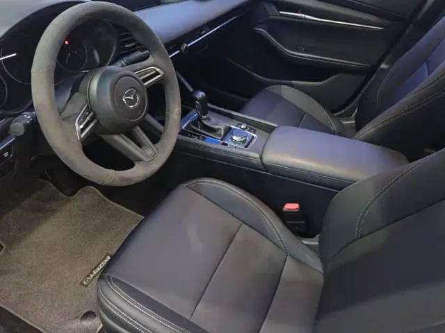 Mazda Axela — Фото автомобиля 9