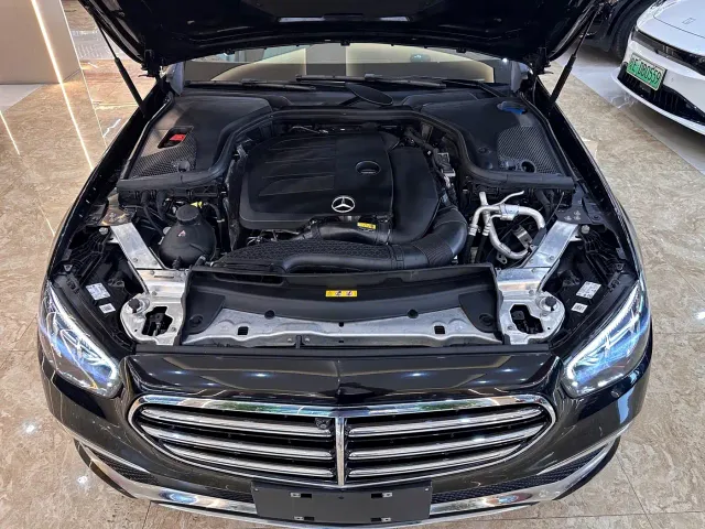 Mercedes-Benz E-Class — Фото автомобиля 17