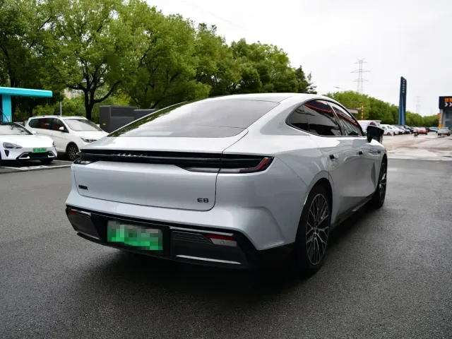Geely Galaxy E8 — Фото автомобиля 10