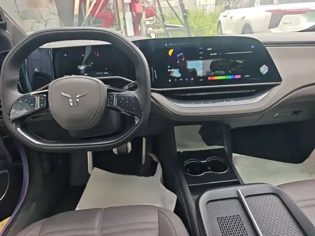 Hongqi EH7 — Фото автомобиля 13