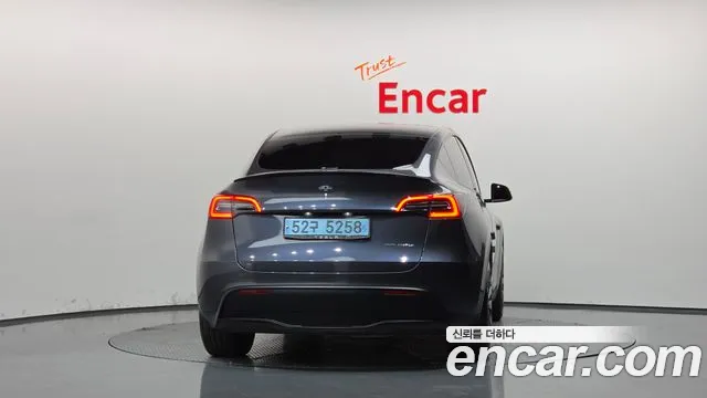 Tesla Model Y — Фото автомобиля 4