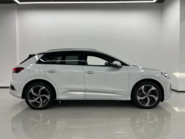 Audi Q4 e-tron — Фото автомобиля 3