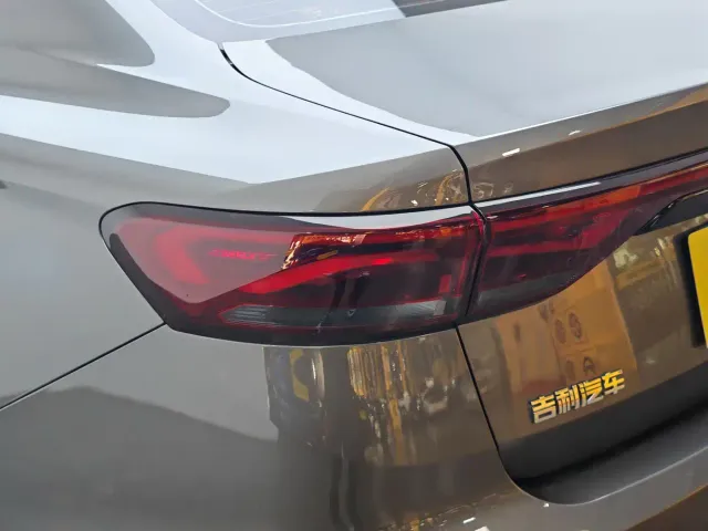 Geely Emgrand — Фото автомобиля 7