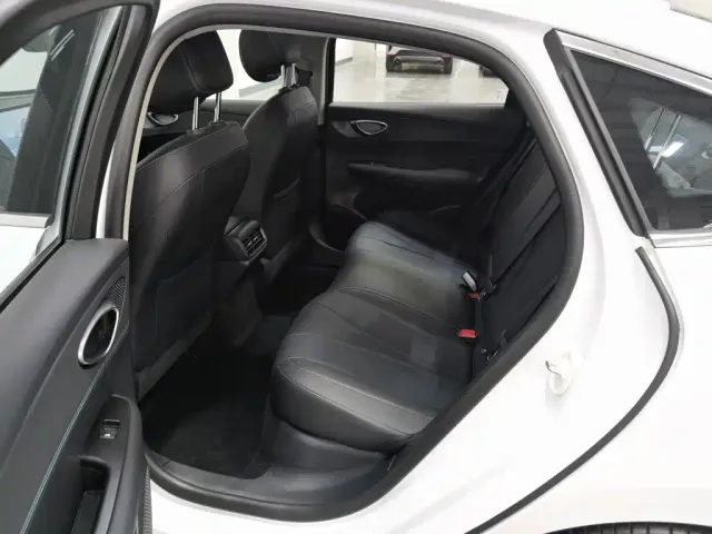 BYD Seal 05 DM-i — Фото автомобиля 15