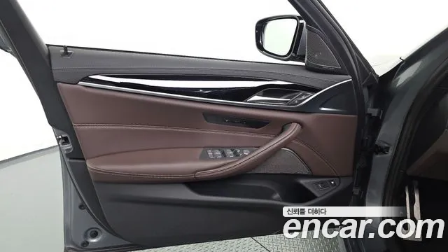 BMW 5 Series G30 — Фото автомобиля 13