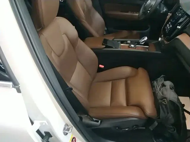 Volvo XC60 — Фото автомобиля 24