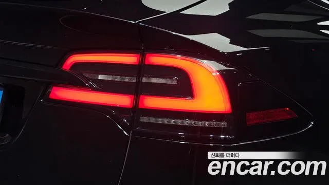 Tesla Model X — Фото автомобиля 23