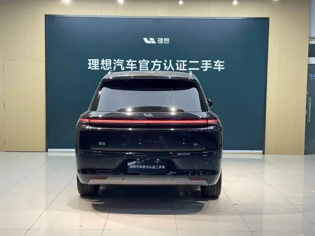 Li Auto L8 — Фото автомобиля 4