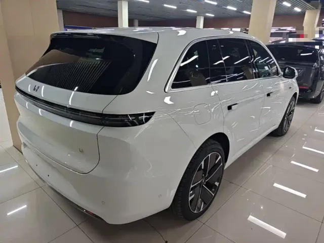 Li Auto L6 — Фото автомобиля 6