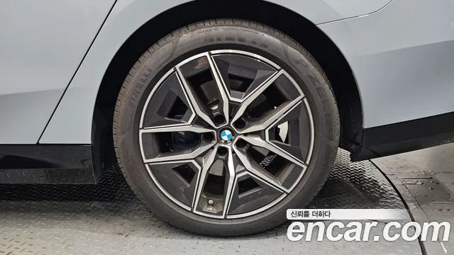 BMW 5-Series — Фото автомобиля 16