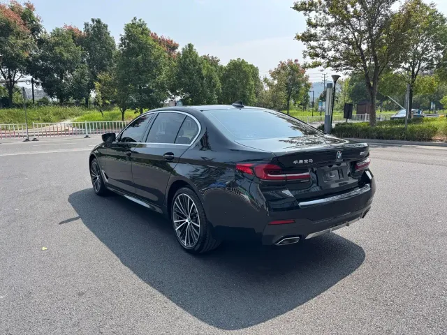 BMW 5 Series — Фото автомобиля 6