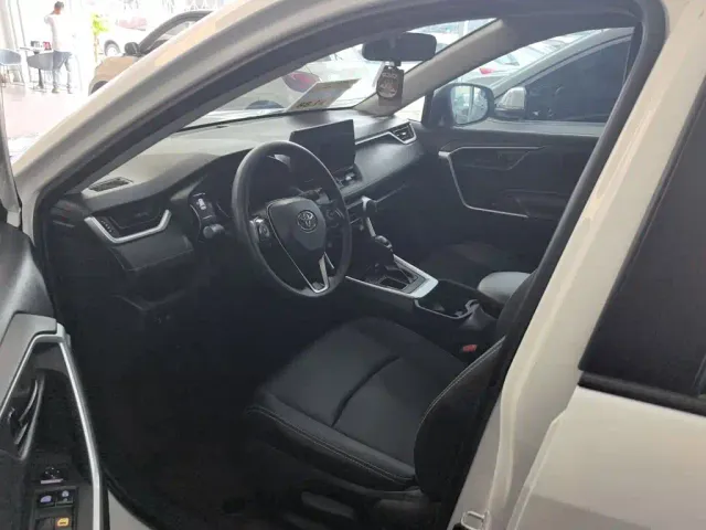 Toyota RAV4 — Фото автомобиля 9