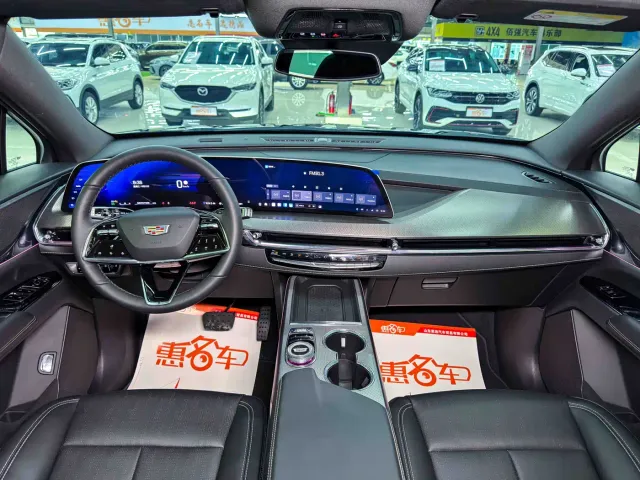 Cadillac XT5 — Фото автомобиля 9