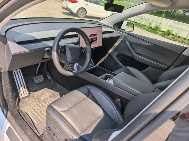 Tesla Model Y — Фото автомобиля 7