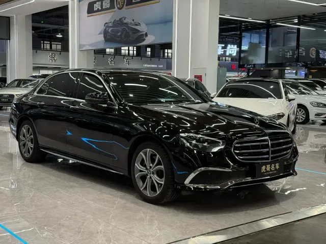 Mercedes-Benz E-Class — Фото автомобиля 3