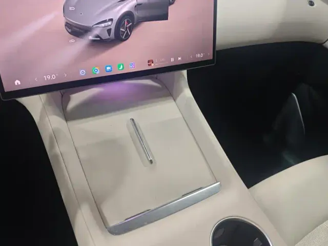 Xiaomi YU7 — Фото автомобиля 16
