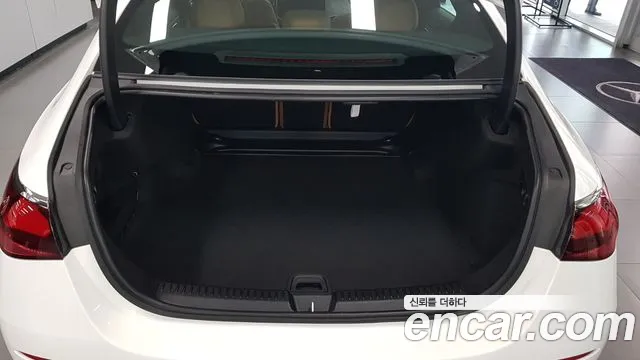 Mercedes-Benz E-Class — Фото автомобиля 11