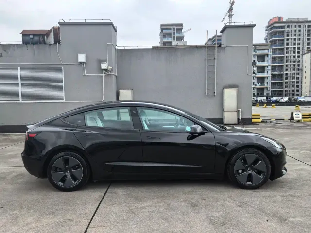 Tesla Model 3 — Фото автомобиля 5