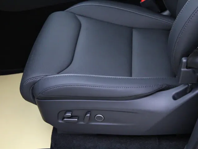 Tesla Model Y L — Фото автомобиля 13