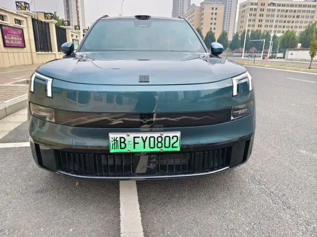 Lynk & Co 900 — Фото автомобиля 2