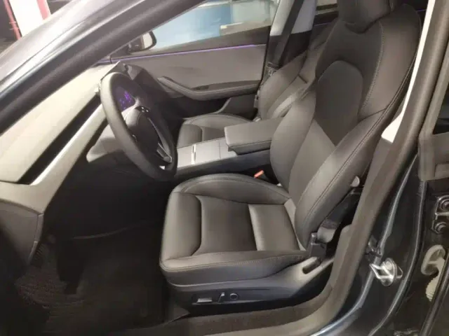 Tesla Model 3 — Фото автомобиля 14