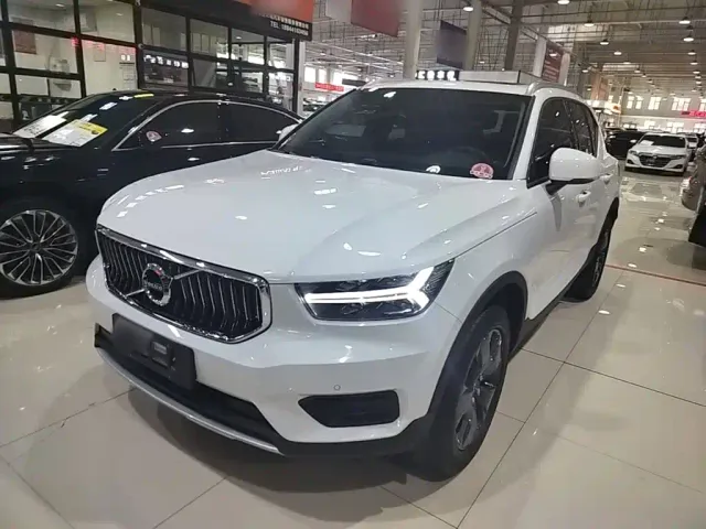 Фотография автомобиля — Volvo XC40