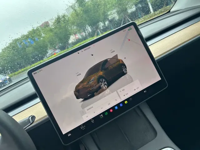 Tesla Model Y — Фото автомобиля 6