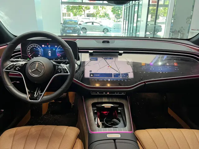 Mercedes-Benz E-Class — Фото автомобиля 7