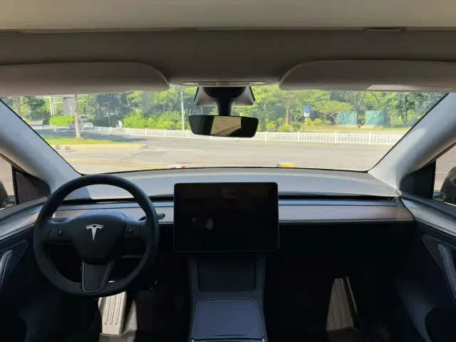 Tesla Model Y — Фото автомобиля 7