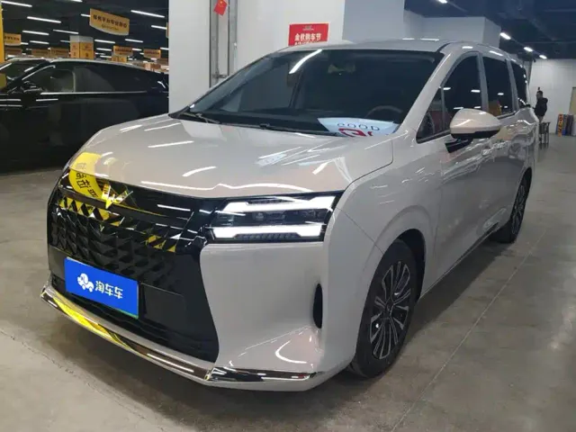 Фотография автомобиля — Wuling Starlight 730