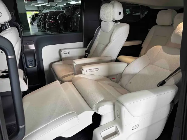 Li Auto MEGA — Фото автомобиля 14