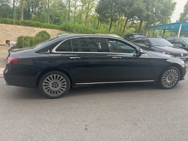 Mercedes-Benz E-Class — Фото автомобиля 8