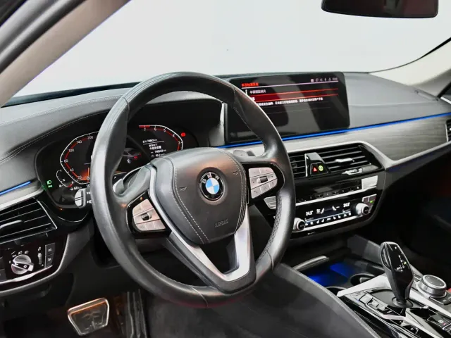 BMW 5 Series — Фото автомобиля 17