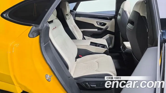 Lamborghini Urus — Фото автомобиля 11