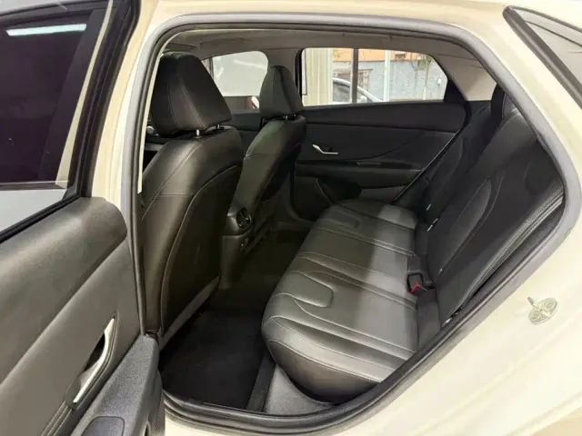 Hyundai Elantra — Фото автомобиля 18