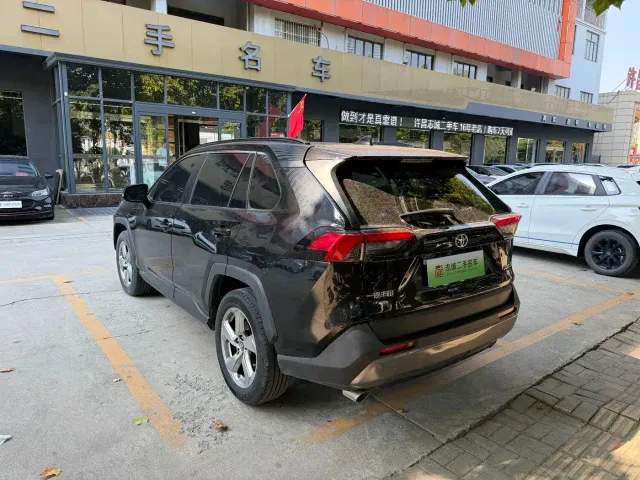 Toyota RAV4 — Фото автомобиля 5