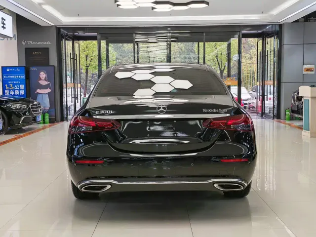 Mercedes-Benz E-Class — Фото автомобиля 5