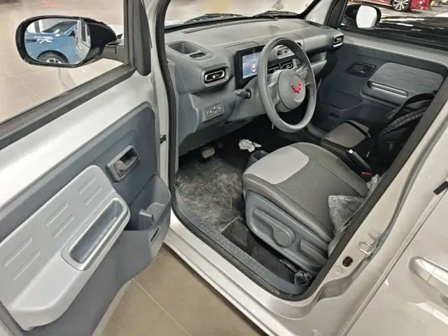 Wuling Zhiguang NEV — Фото автомобиля 15
